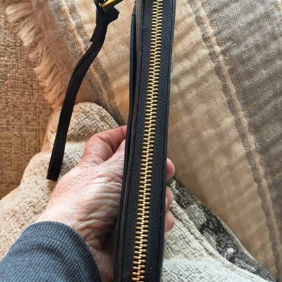 Margot NY Gabby NWOT Black Textured Leather Wristlet/Wallet 8x4.5 - Picture 9 of 12